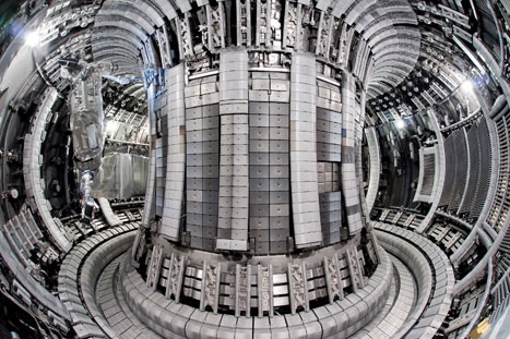 Doughnut filling: the new reactor lining consists of 5,000 beryllium tiles