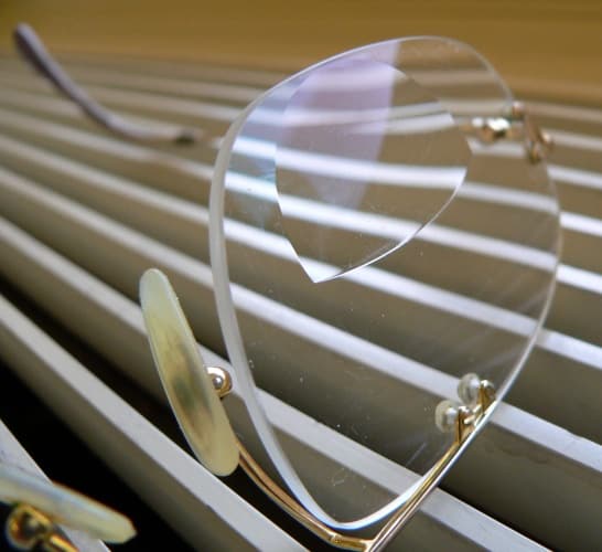 Nanobrushes are used to coat eyeglass lenses (Credit: Frank C. Müller via CC)