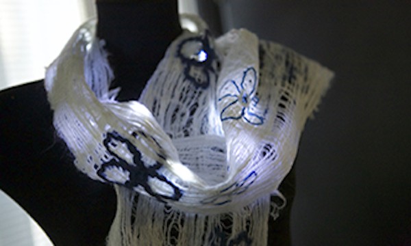 Lightweight Zephlinear scarf with LEDs