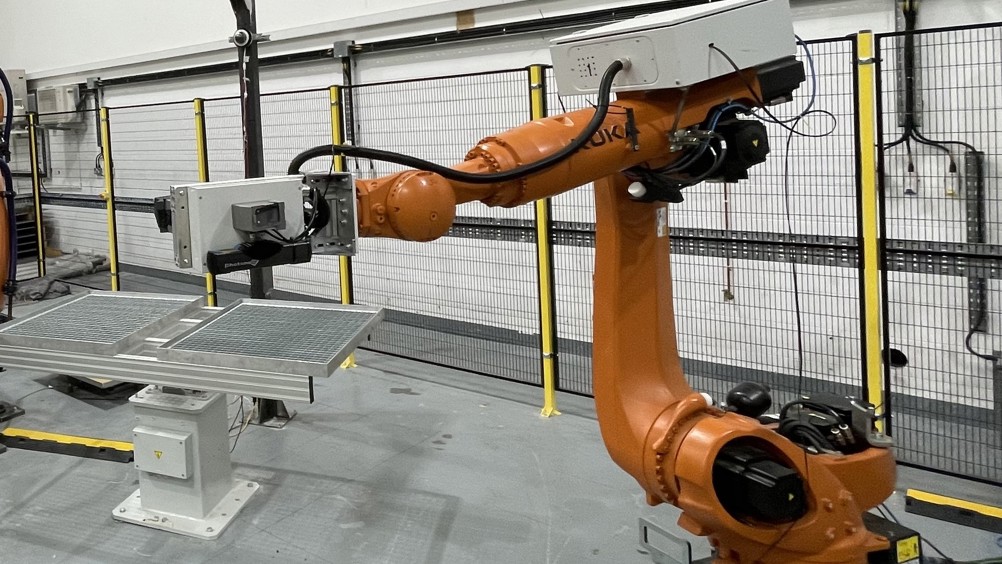 A demonstration robotic arm for sorting and segregating radioactive waste