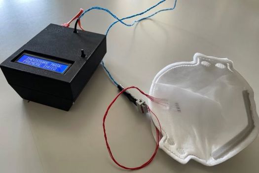 Embedded between the fabric layers of this FFP2-style face mask is a specialised gas sensor that could help diagnose chronic kidney disease from a person’s breath