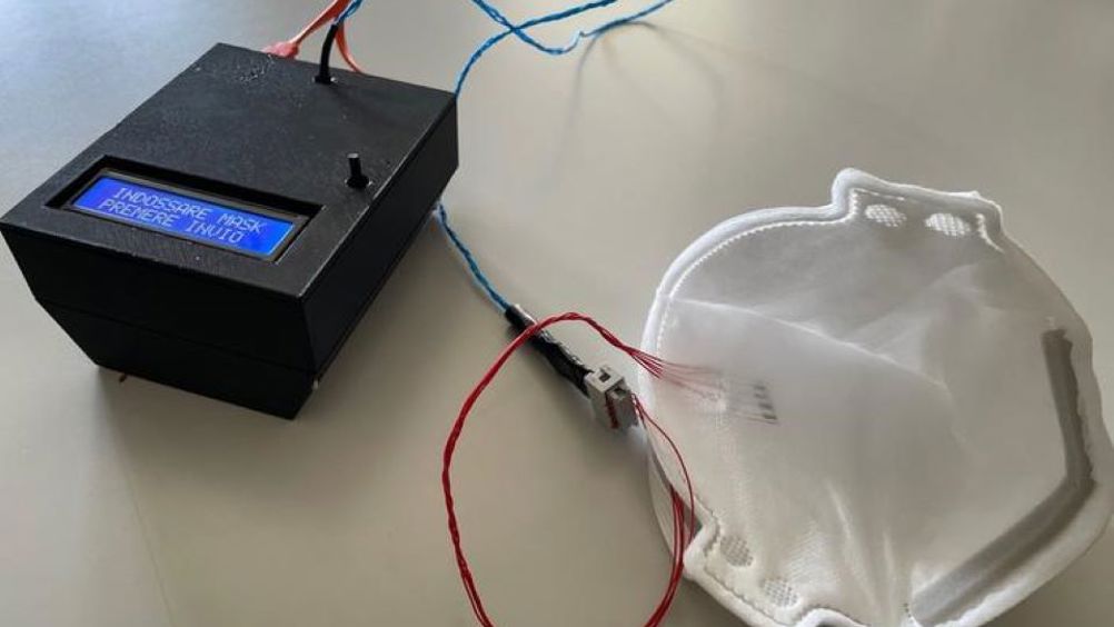 Embedded between the fabric layers of this FFP2-style face mask is a specialised gas sensor that could help diagnose chronic kidney disease from a person’s breath