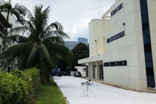 The road, pavement and walls of the test-site in Singapore with cool paint coatings