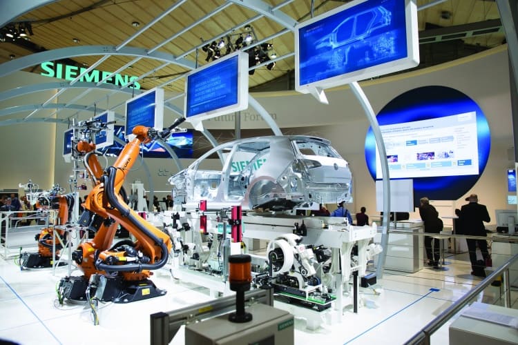 Auf dem Weg zu Industrie 4.0: Vollautomatische TÃ¼renmontage am Siemens-Stand in Hannover