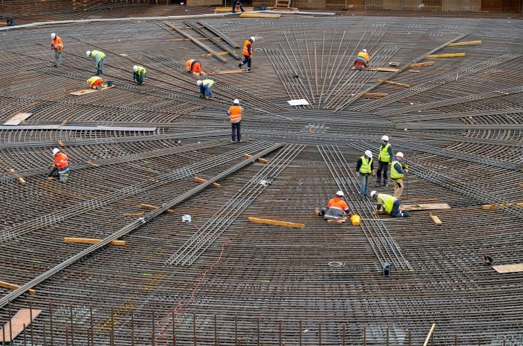 The reinforcing bars in the B2 basemat are arranged radially and orthogonally