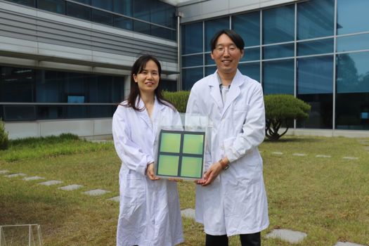 From left: Dr. Jihye Lee and student researcher Hoyoung Lee
