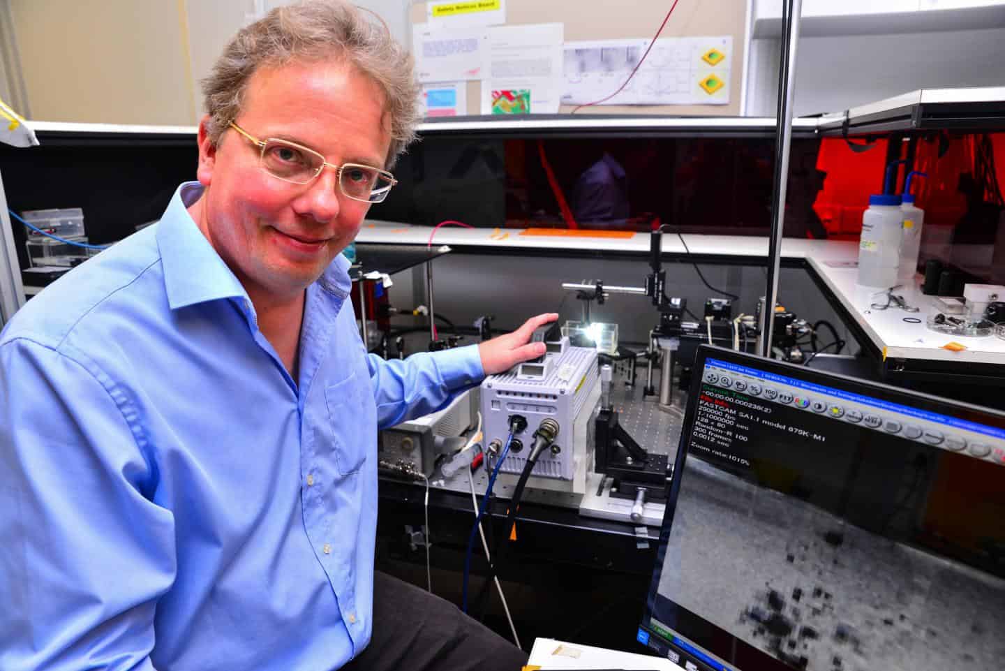 Claus-Dieter Ohl's team has developed a new ultrasound device that will allow for more accurate use of ultrasound to kill tumours, loosen blood clots and deliver drugs into targeted cells.