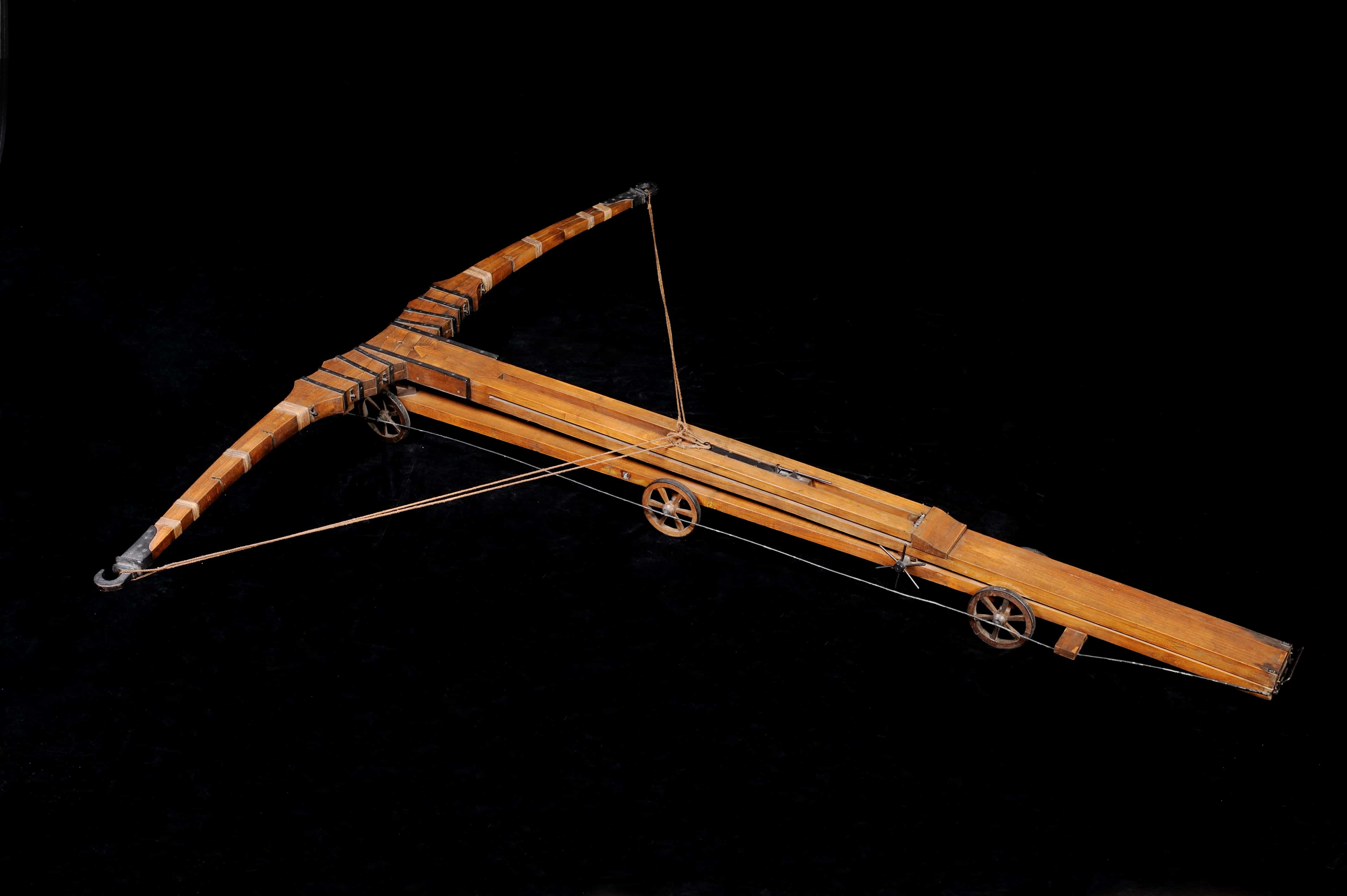 Giant crossbow: Run away! © Archivio Museo Nazionale della Scienza e della Tecnologia Leonardo da Vinci – Alessandro Nassiri 