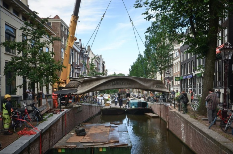 3D-printed steel footbridge 