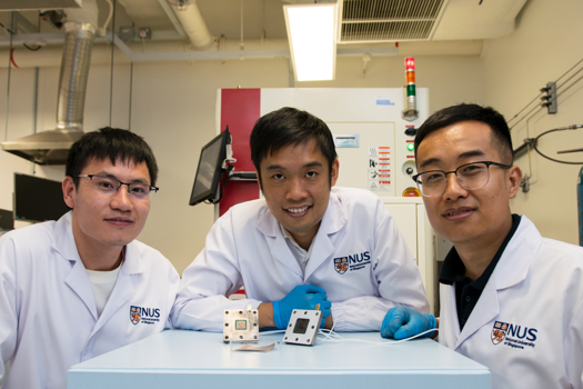 Asst Prof Lum Yanwei (centre), Dr Wang Bingqing (left), and Mr Wang Meng (right) from NUS Dept of Chemical and Biomolecular Engineering