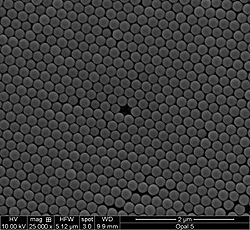 This is a close-up of the surface of the opal, taken with a scanning electron microscope. The ethanol-responsive gel used in the device would fill the spaces between the rows of regularly spaced nanoparticles that comprise the opal