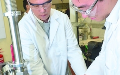 Dr Porfyrakis and graduate student Mr Yi Han, loading the composite graphite electrode system into the arc-discharge reactor