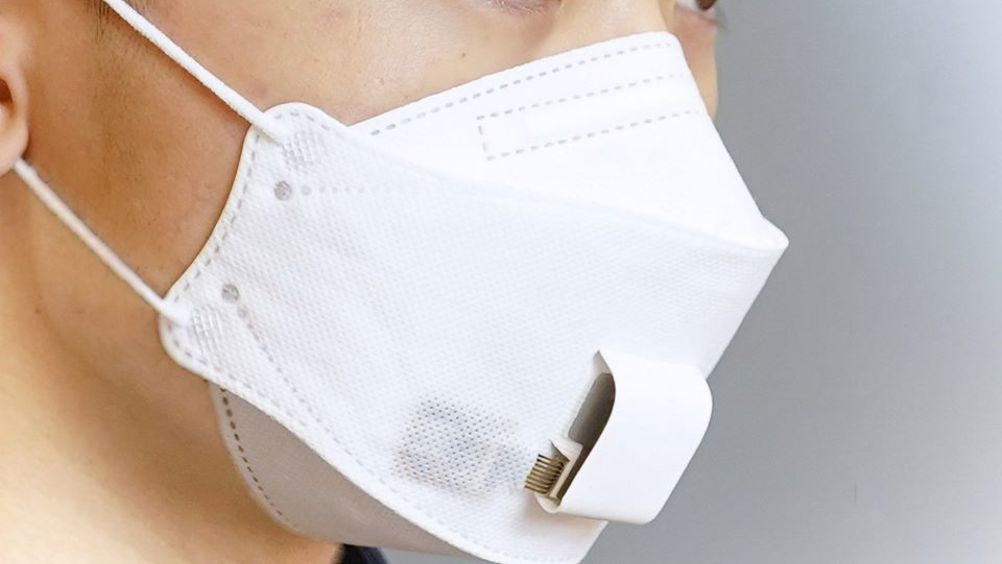 The EBCare mask can analyse the chemicals in a person’s breath in real time