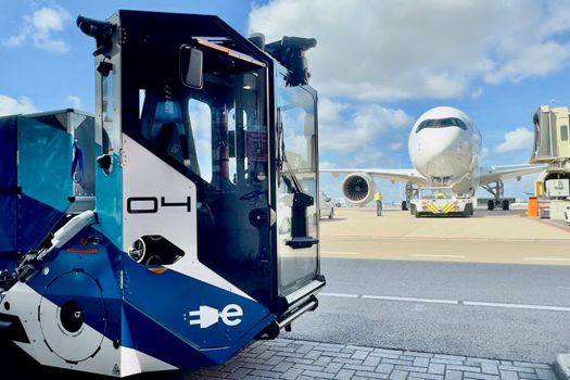 Auto-DollyTug at work at Amsterdam’s Schiphol Airport