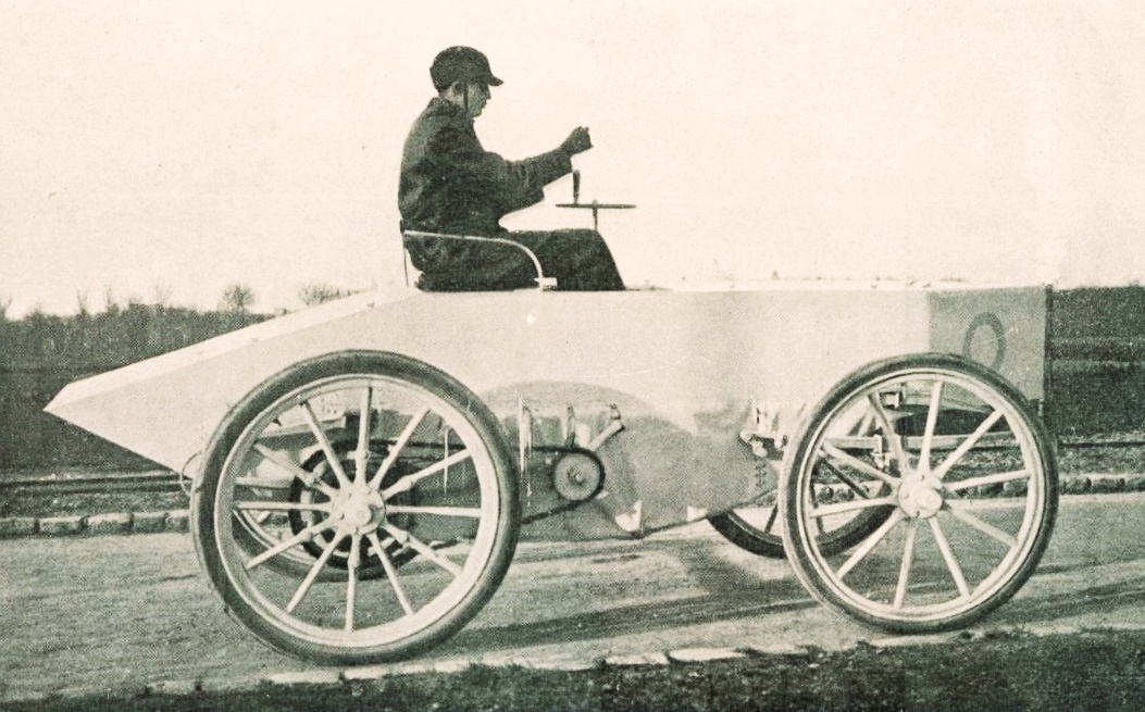 Gaston de Chasseloup-Laubat in his electric Jeantaud, the first record-holder