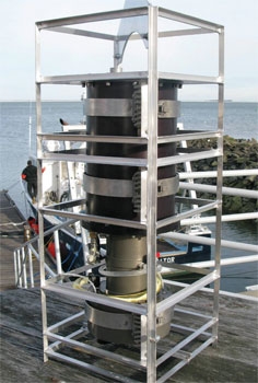 A pressure-vessel housing protects the FlowCAM