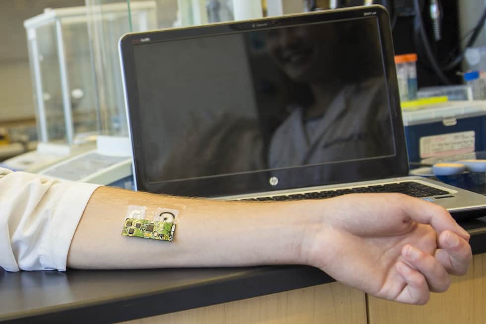 Flexible wearable sensor for detecting alcohol level can be worn on the arm