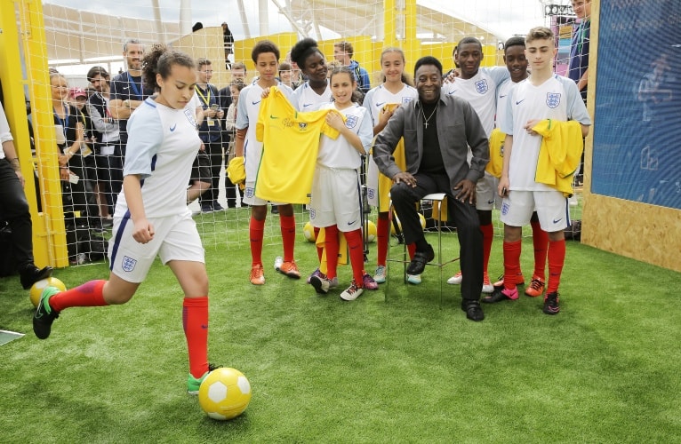 Football legend Pelé interacts with guests during day two of Make the Future London 2016 at Queen Elizabeth Olympic Park, Thursday, June 30, 2016 in London, UK. (Jeff Moore for Shell)