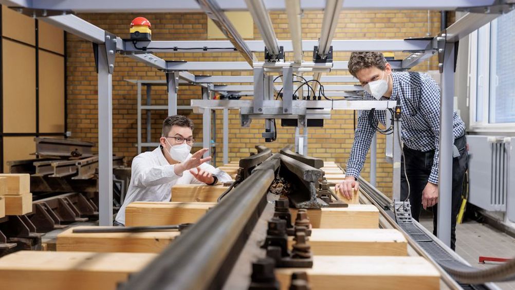 With the help of a sensor, researchers of KIT can determine the precise position of a train and make railway transport more efficient