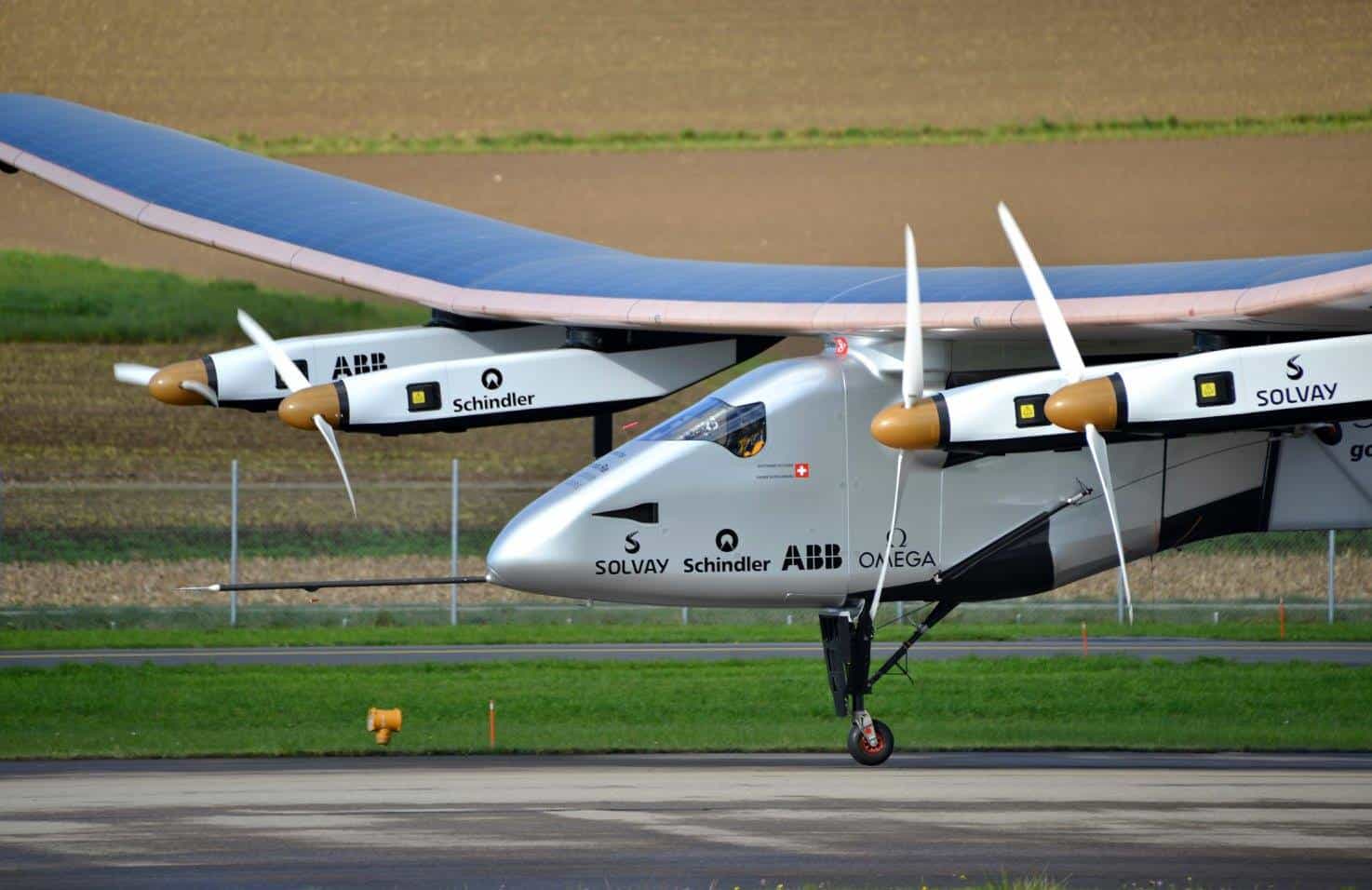 Bertrand Piccard brings Si2 in for a landing