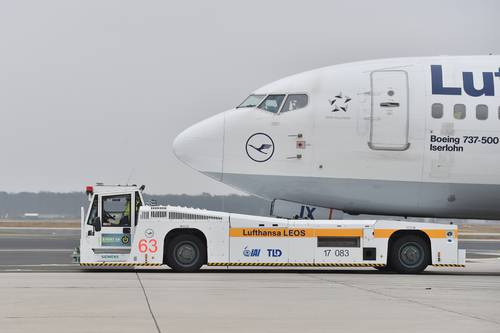 TaxiBot put through its paces at Frankfurt Airport