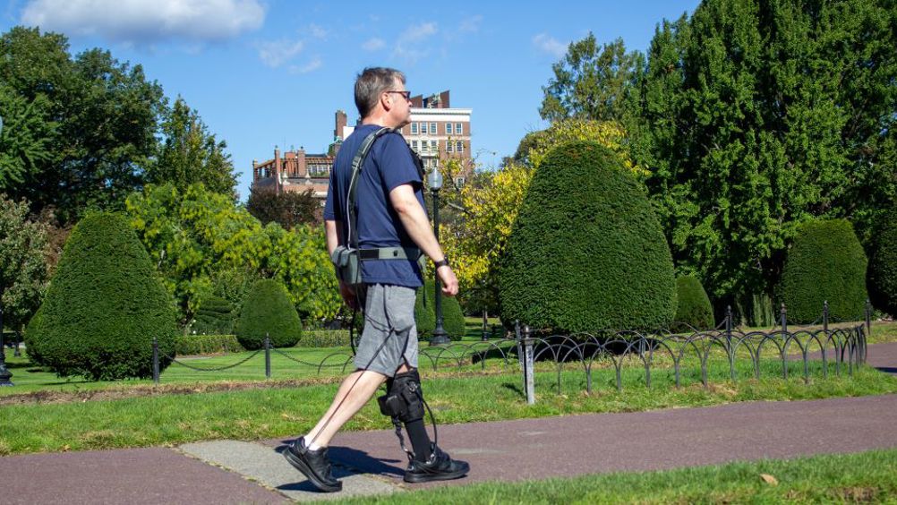 Designed for independent use in community settings, the new exosuit could help stroke survivors improve their gait outside of the lab and during their daily routines