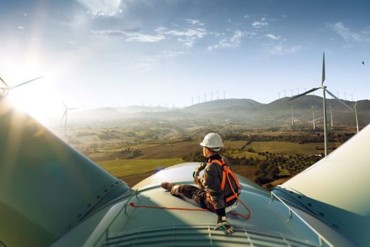 Globally, a record level of clean energy came online in the last year, including more than 560GW of new renewable power capacity