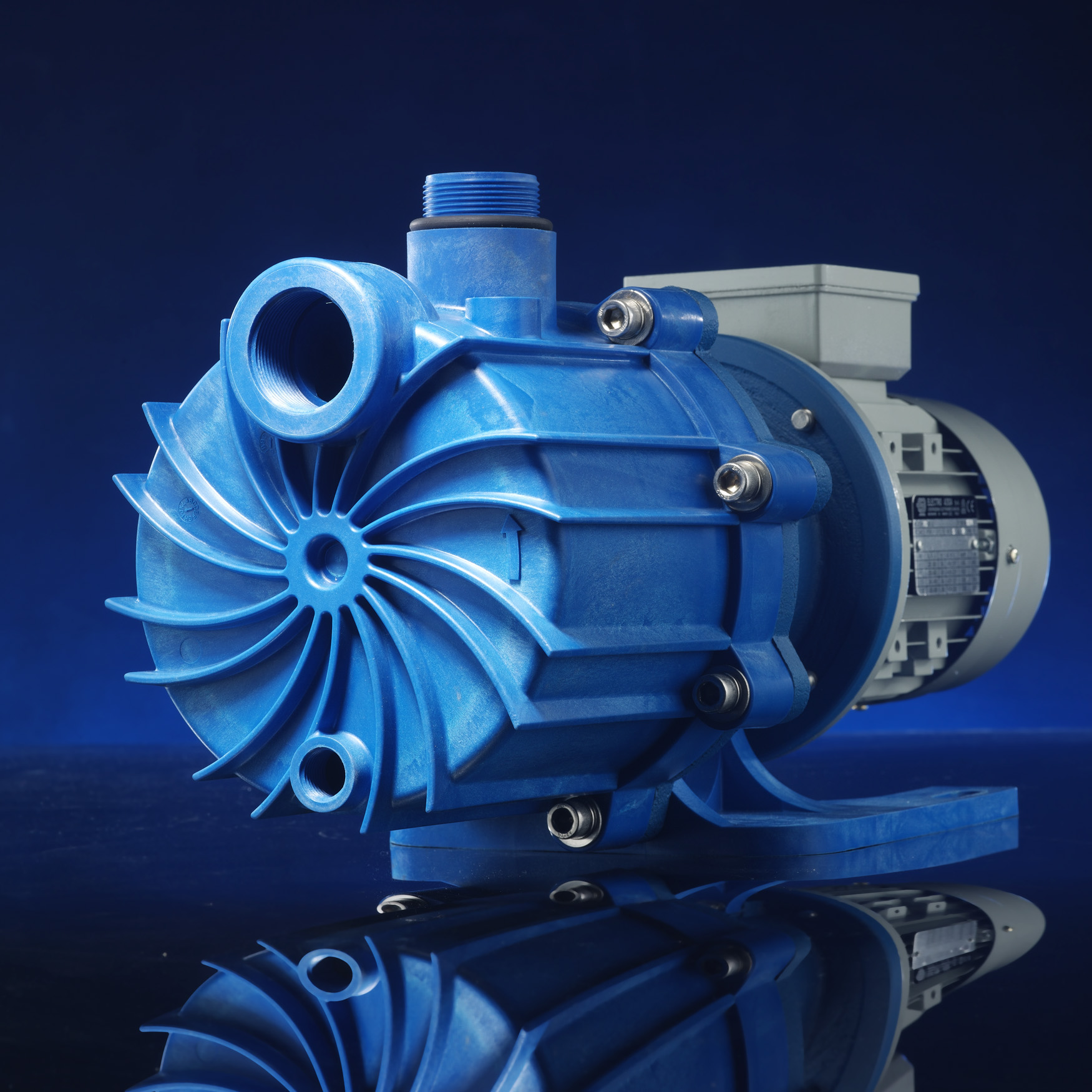 Self-priming mag-drive pumps