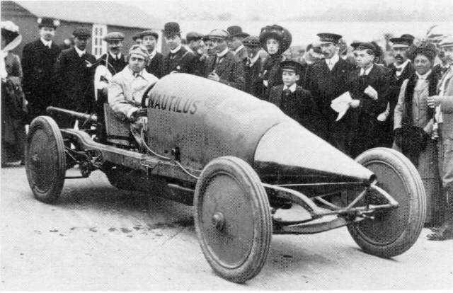 Enter the racing-car: the Sunbeam Nautilus, with Louis Coatallen at the wheel