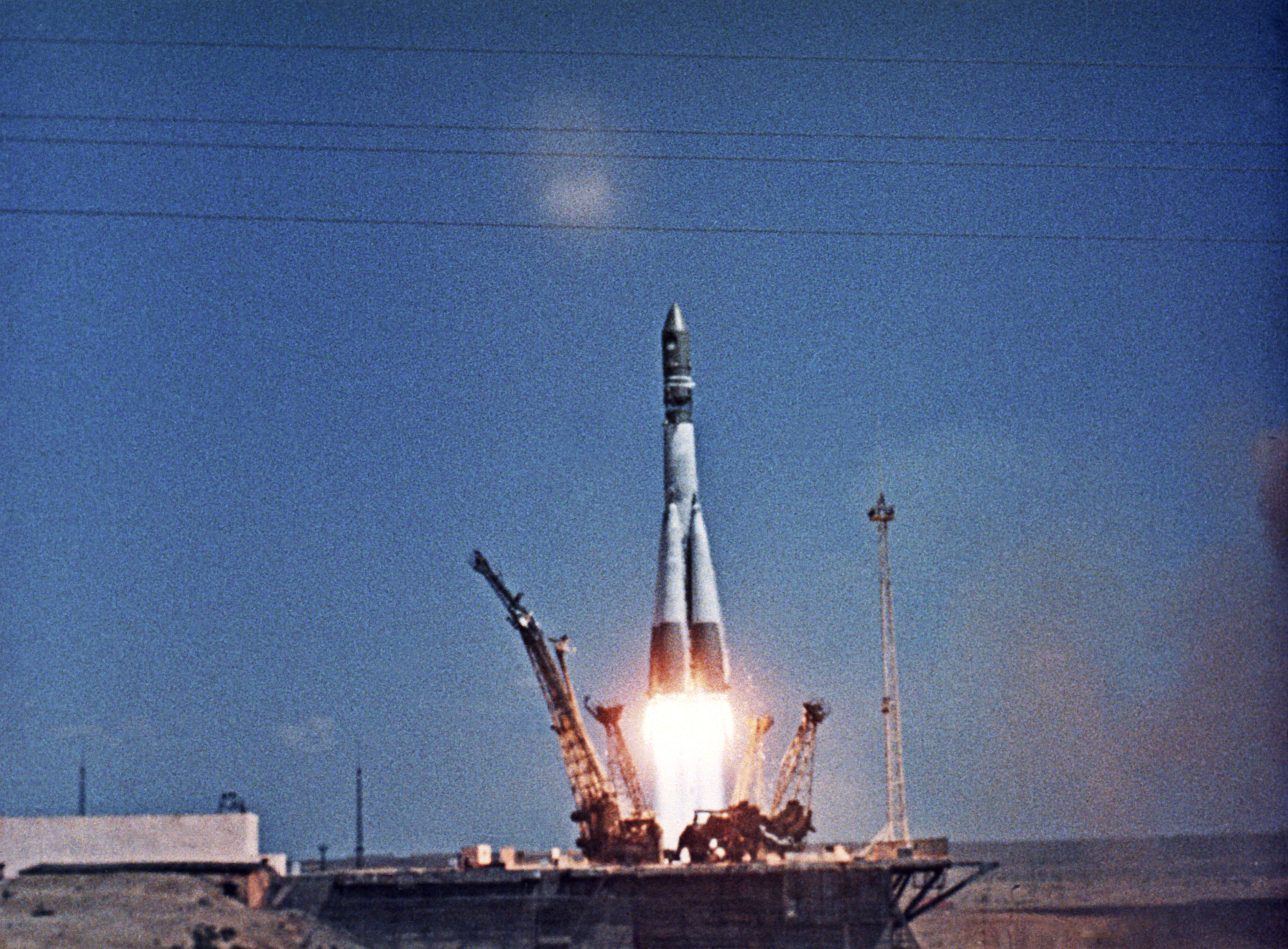 Фото ракеты гагарина. Байконур Восток-1 1961 год. Байконур Восток 1 Гагарин. Космический корабль Восток Юрия Гагарина. Ракета Юрия Гагарина Восток-1.