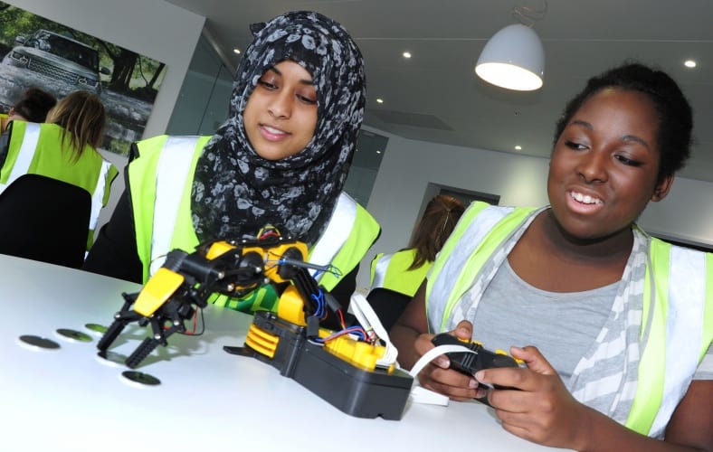 students-learn-about-robot-programming-and-control-during-visit-to-solihull-avanced-manufacturing-plant