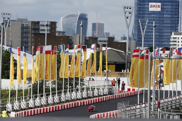 Cars on the track during Make the Future London 2016 at the Queen Elizabeth Olympic Park, Sunday, July 3, 2016 in London, UK. (Chris Ison for Shell)