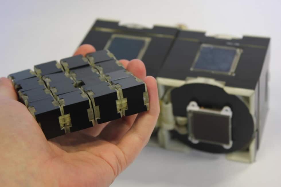 Cubimorph uses a hinge-mounted turntable mechanism to self-reconfigure
